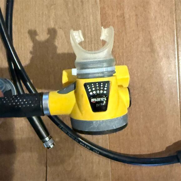 Mares MR22T Abyss Regulator & Octo Set Scuba Diving Gear - Picture 3 of 14